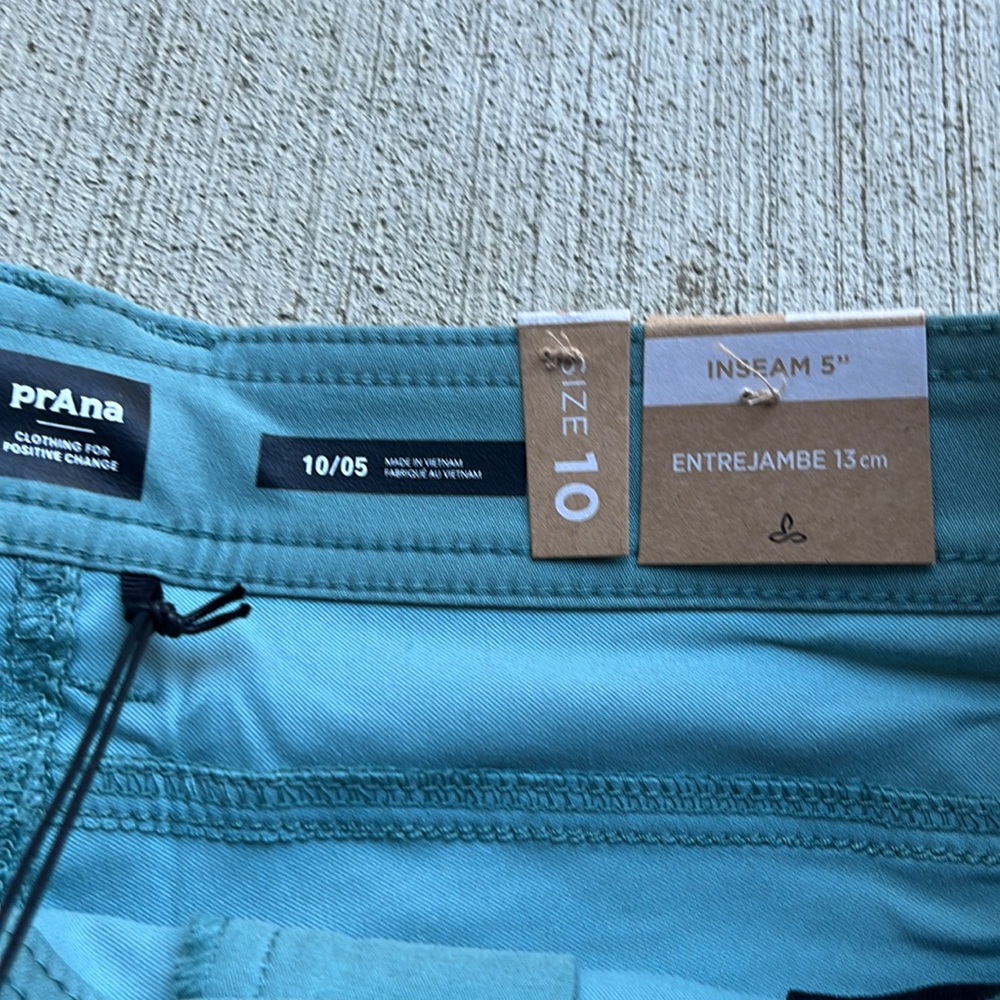 Prana Halle II short 5” inseam “Shoreline Blue” women’s size 10 NWT - Picture 3 of 4